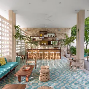 Tiki Tiki **** Tulum Pueblo